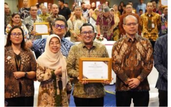 Bupati Tanah Datar Hadiri Rilis IDSD 2025, Terima Sertifikat Apresiasi dari BRIN