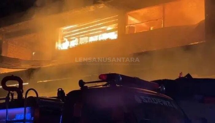 Api Membakar Pasar Rebo, Damkar dan Warga Berhasil Padamkan Si Jago Merah