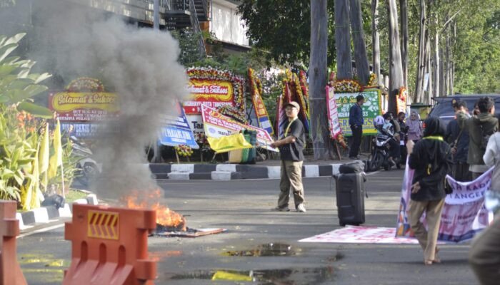 HUT ke-33 Kota Tangerang Diwarnai Demo Mahasiswa, Wakil Wali Kota Komitmen Transparansi