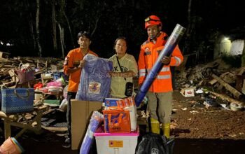 Rumah Warga Ajung Kalisat Ambruk Diterjang Hujan Angin, BPBD Jember Salurkan Bantuan Darurat
