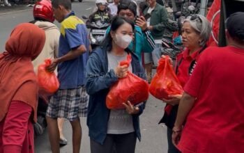 PDI Perjuangan Situbondo Bagi-bagi Ribuan Paket Sembako di Sepanjang Bulan Ramadan