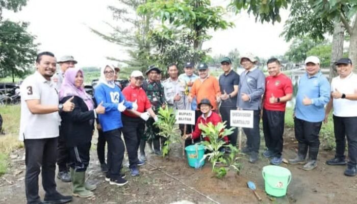 Rijanto Tanam Vegetasi di Blumbang Gede, Gerakan ASRI Didorong Jadi Fondasi Wisata Berkelanjutan