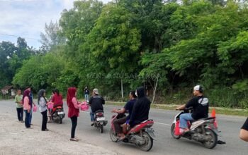 Puri Berlian Park Rembang Berbagi Takjil Gratis Warnai Bulan Suci Ramadan