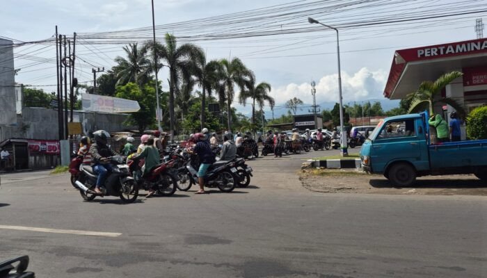 Harga Bensin Eceran di Bondowoso Naik Signifikan, Warga Minta SPBU Jangan Layani Tengkulak