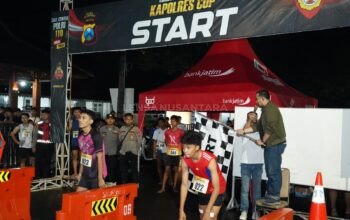 Daripada Balap Liar, Polres Situbondo Ajak Pemuda Adu Cepat di Lomba Lari 100 Meter