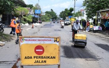 Gerakan Indonesia Asri, Pemkab Jember Tambal Jalan Berlubang di 10 Titik
