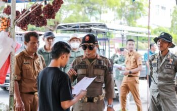 Satgas Tata Ruang Jember, Tertibkan Spanduk dan Lapak PKL Secara Persuasif Dukung Gerakan Kota Asri