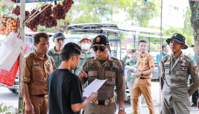 Satgas Tata Ruang Jember, Tertibkan Spanduk dan Lapak PKL Secara Persuasif Dukung Gerakan Kota Asri