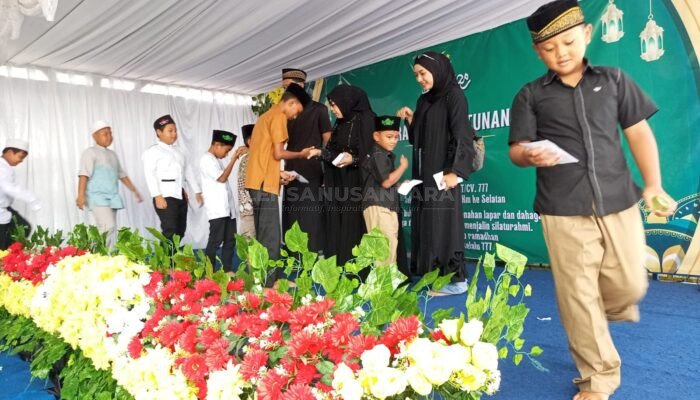 Gudang Gereh 777 di Rembang Berbagi Berkah Sembako Ramadan dan Santuni Anak Yatim