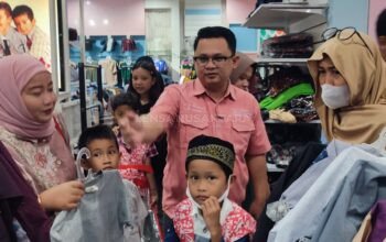 Gunakan Dana TKD, Kades Sidomulyo Jember Ajak Anak Yatim Piatu Belanja Baju Lebaran