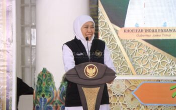 Gubenur Jawa Timur Ajak 95 Siswa SLB Belanja Baju Lebaran di Mal Madiun, Pasar Tradisional Dinilai Belum Siap Digital