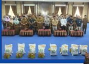 Azhar Hamzah Resmikan Penyaluran Beras dan Minyak Goreng bagi 7.397 Keluarga di Sungai Penuh