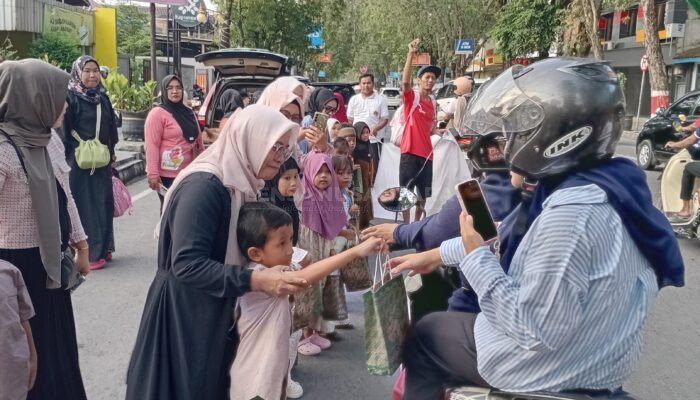 TK Negeri Pembina Kabupaten Grobogan Gelar Bagi Takjil di Bulan Ramadan