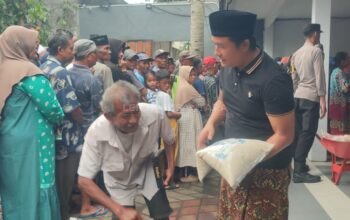Kisah Haru di Pembagian Zakat Cak Salam, Lansia 72 Tahun Dapat Perhatian Khusus