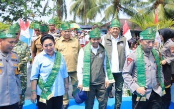 Bupati Kampar Dampingi Kapolri Resmikan Jembatan Merah Putih di Desa Gobah Kecamatan Tambang