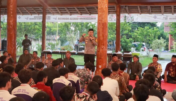 Polres Jombang Tanamkan Jati Diri Bangsa di Situs Ndalem Pojok Soekarno: Kapolres Ajak Pelajar Jadi Generasi Penerus yang Berintegritas