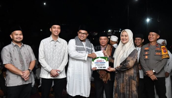 Wali Kota Riyanda Putra Lepas Pawai Obor dan Serahkan Hadiah Lomba Takbiran Idul Fitri 1447 H
