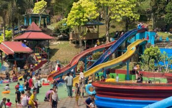 Libur Idul Fitri, Ribuan Wisatawan Padati Waterboom The Unique Park Sawahlunto