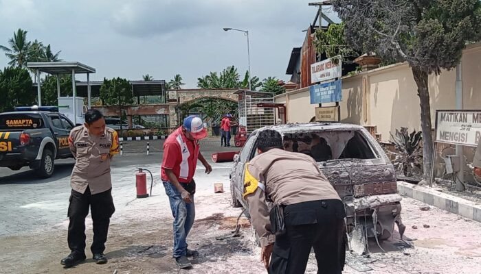Suzuki Forsa Terbakar Usai Isi BBM di SPBU Sempolan Jember, Diduga Korsleting Listrik