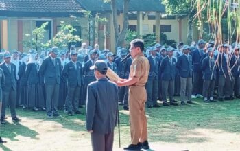 Jadi Inspektur Upacara Pasca Libur Nyepi dan Idul Fitri, Kacabdin Bondowoso Sampaikan Amanat Gubernur Jawa Timur