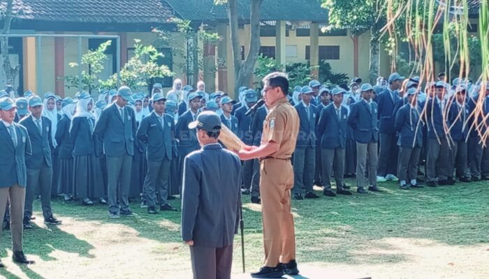 Jadi Inspektur Upacara Pasca Libur Nyepi dan Idul Fitri, Kacabdin Bondowoso Sampaikan Amanat Gubernur Jawa Timur