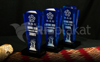 Permintaan Plakat Akrilik di Surabaya Meningkat untuk Kebutuhan Event dan Korporasi