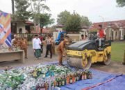 Komitmen Berantas Barang Haram, Pemkab Pamekasan Musnahkan Ribuan Miras