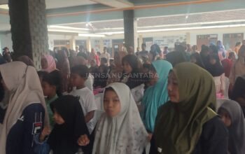 Program “Bunga Desaku” Hadir di Mumbulsari, Gus Fawait Berbagi Cinta Bersama Yatim Piatu