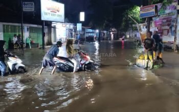Inspeksi Banjir di Mumbulsari, Bupati Jember Gus Fawait Siapkan Langkah Darurat