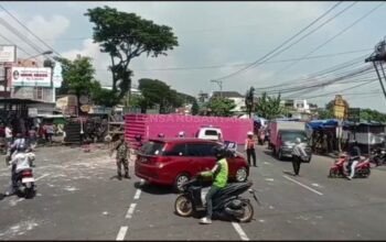 Kecelakaan Beruntun di Turunan Silayur Semarang, Truk Kontainer Diduga Rem Blong