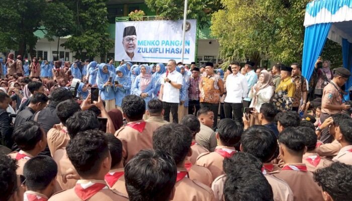 Zulkifli Hasan Kungker ke MAN 1 Jombang, Ini Pesan Pentingnya