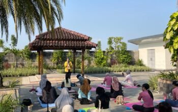 Semangat Hari Kartini, Fit Day Studio Sukses Gelar Kartini Day Mat Pilates di Aston Madiun