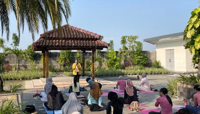 Semangat Hari Kartini, Fit Day Studio Sukses Gelar Kartini Day Mat Pilates di Aston Madiun