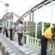 Dukung Program Jembatan Merah Putih Presisi, Polres Madiun Lakukan Kerja Bakti Massal di Jembatan Kresek
