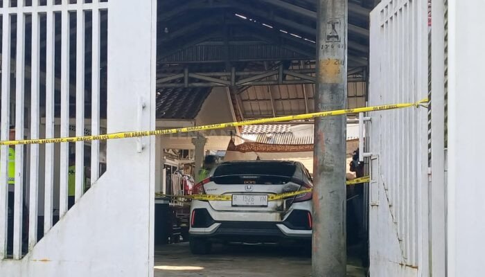 Mobil Kades Hoho Dibakar OTK di Rumahnya, Polres Banjarnegara Temukan Kain dan Potongan Kayu Diduga Alat Penyulut Api