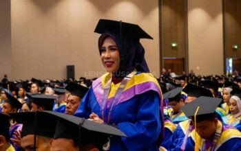 Lulus di Unitomo, Wabup Sidoarjo Mimik Idayana Dapat Bekal Baru untuk Sidoarjo