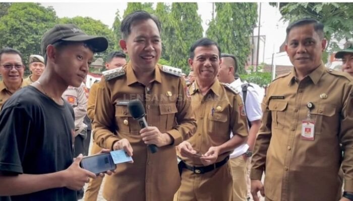 Pelayanan Publik Meningkat di Era Gus Fawait, Warga Jember Bisa Cetak E-KTP di Kecamatan