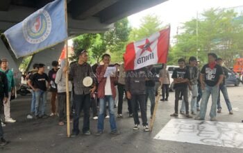 BEM ITEKES Tri Tunas Nasional Gelar Aksi di Boulevard–Pettarani dan Flyover, Soroti Isu Buruh dan Pendidikan
