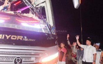 Wakil Wali Kota Jeffry Hibatullah Lepas 55 CJH Sawahlunto, Pesan Jaga Kesehatan dan Kekompakan