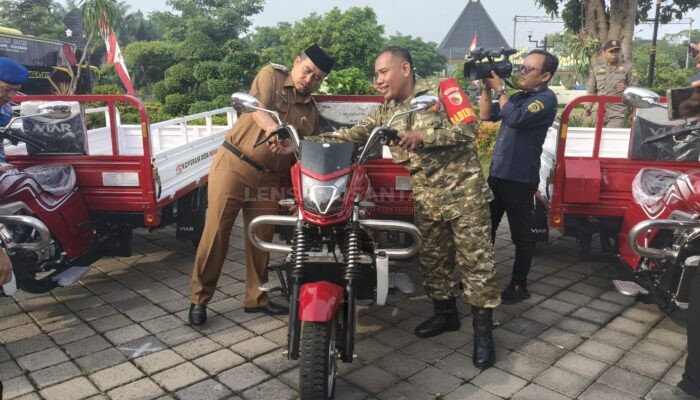 Penyerahan Simbolis Kendaraan KDKMP di Kabupaten Madiun, 40 Desa Capai Progres Portal 100 Persen