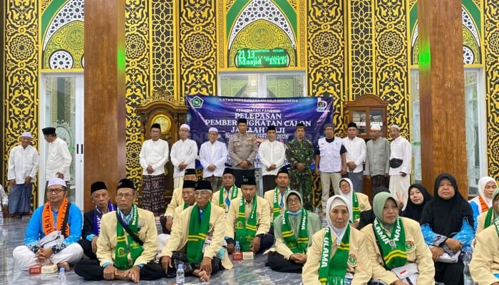 Pelepasan Jemaah Calon Haji Kecamatan Panggul Berlangsung Khidmat di Masjid Al Istiqomah Nglebeng