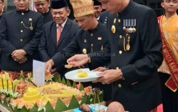 Bupati Kaur Potong Tumpeng HUT ke-23 Usai Upacara, Wujud Syukur dan Kebersamaan