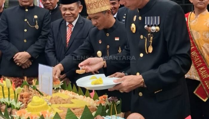 Bupati Kaur Potong Tumpeng HUT ke-23 Usai Upacara, Wujud Syukur dan Kebersamaan