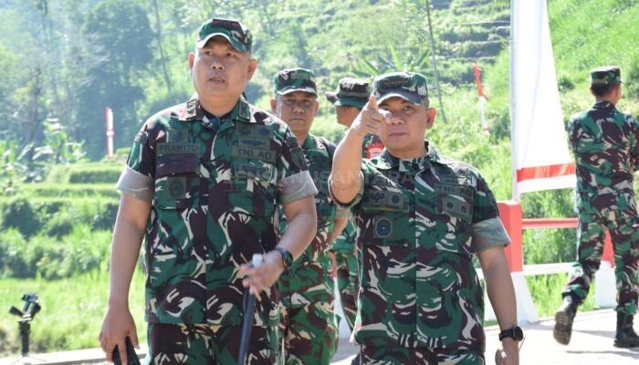 Jelang Kunjungan Pangdam V/Brawijaya, Danrem 083/Bdj Tinjau Proyek Strategis Jembatan Garuda dan Yonif TP di Bondowoso