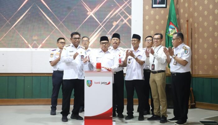 Tingkatkan Derajat Kesehatan, Pemkab Jombang Luncurkan Perbup Skrining Aktif dan Gerakan “Jombang SAE” untuk Eliminasi TBC