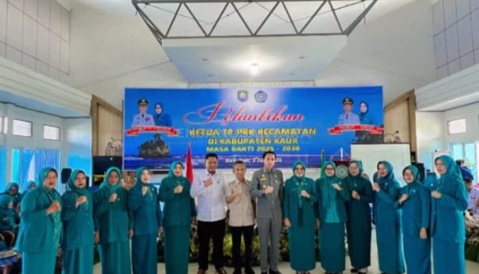 Ny. Popy Gusril Lantik Ketua Tim PKK Sembilan Kecamatan di Kabupaten Kaur, Tekankan Peran Penting PKK di Desa