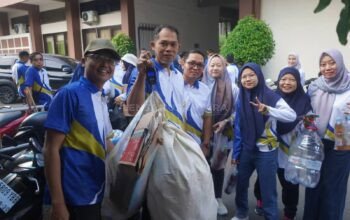 Pegawai di Lingkup Sekretariat Daerah Trenggalek Lakukan Kerja Bakti di Hari Lingkungan Hidup Sedunia tahun 2026