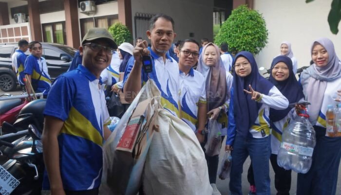 Pegawai di Lingkup Sekretariat Daerah Trenggalek Lakukan Kerja Bakti di Hari Lingkungan Hidup Sedunia tahun 2026