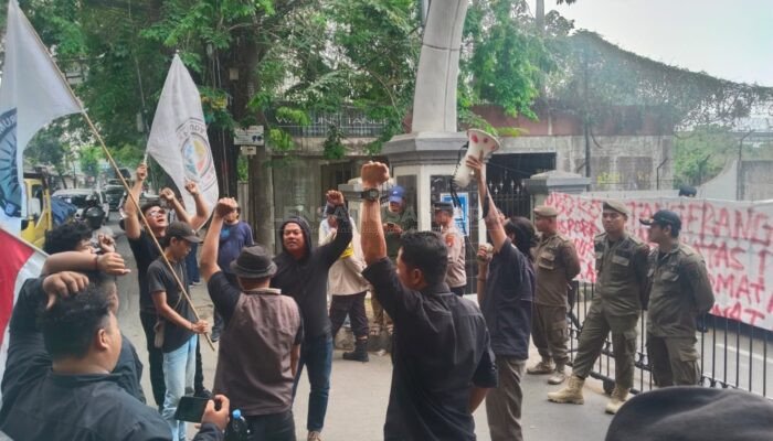Aksi sorot Transfaransi Pembagunan Alun-alun Benda, Massa desak DISPORA buka Data publik