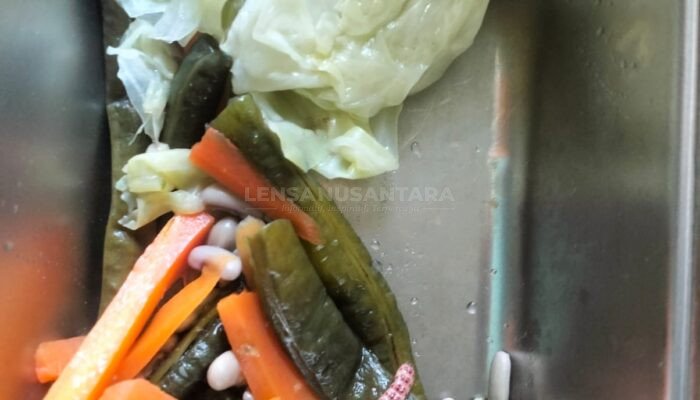 Heboh..!! Guru Temukan Ulat pada Menu MBG di SPPG Jambeanom Bondowoso